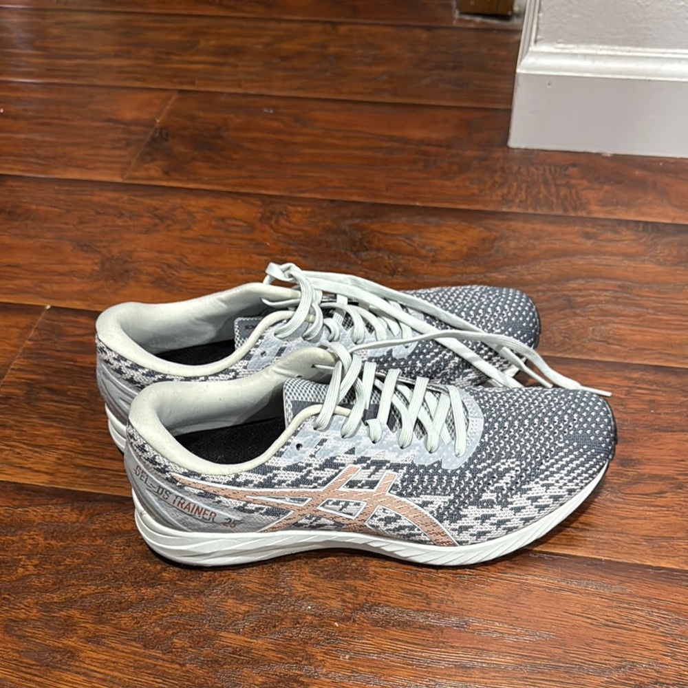 Asics Gray Athletic Shoes with Breathable Mesh and Cushioned Sole